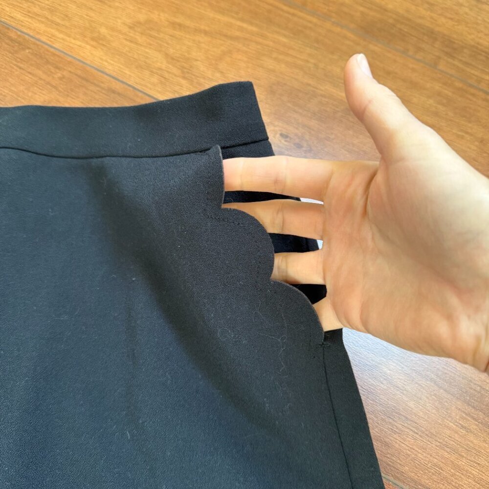 Banana Republic Scalloped Edge Black Skirt Size 2 - Picture 6 of 8